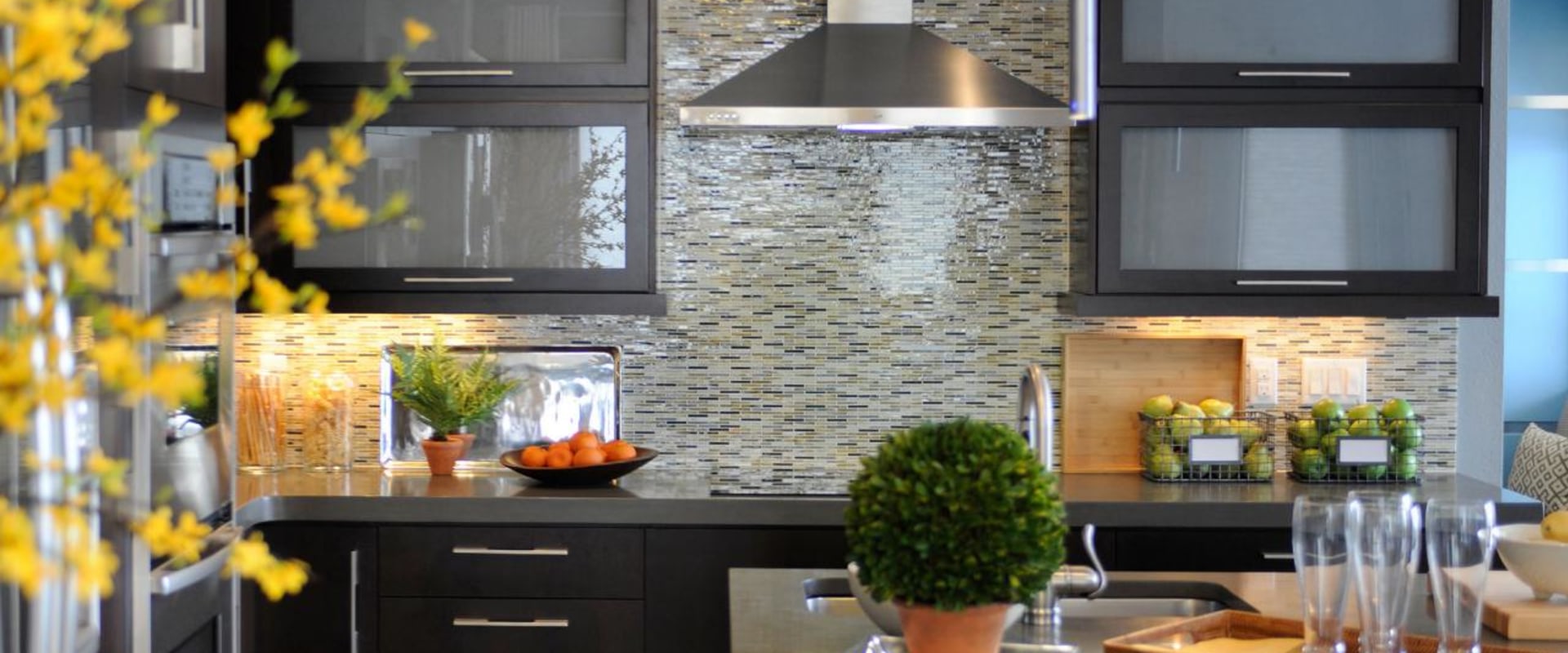 How to Choose the Perfect Kitchen Splash Guard for Your Denver Kitchen Remodel